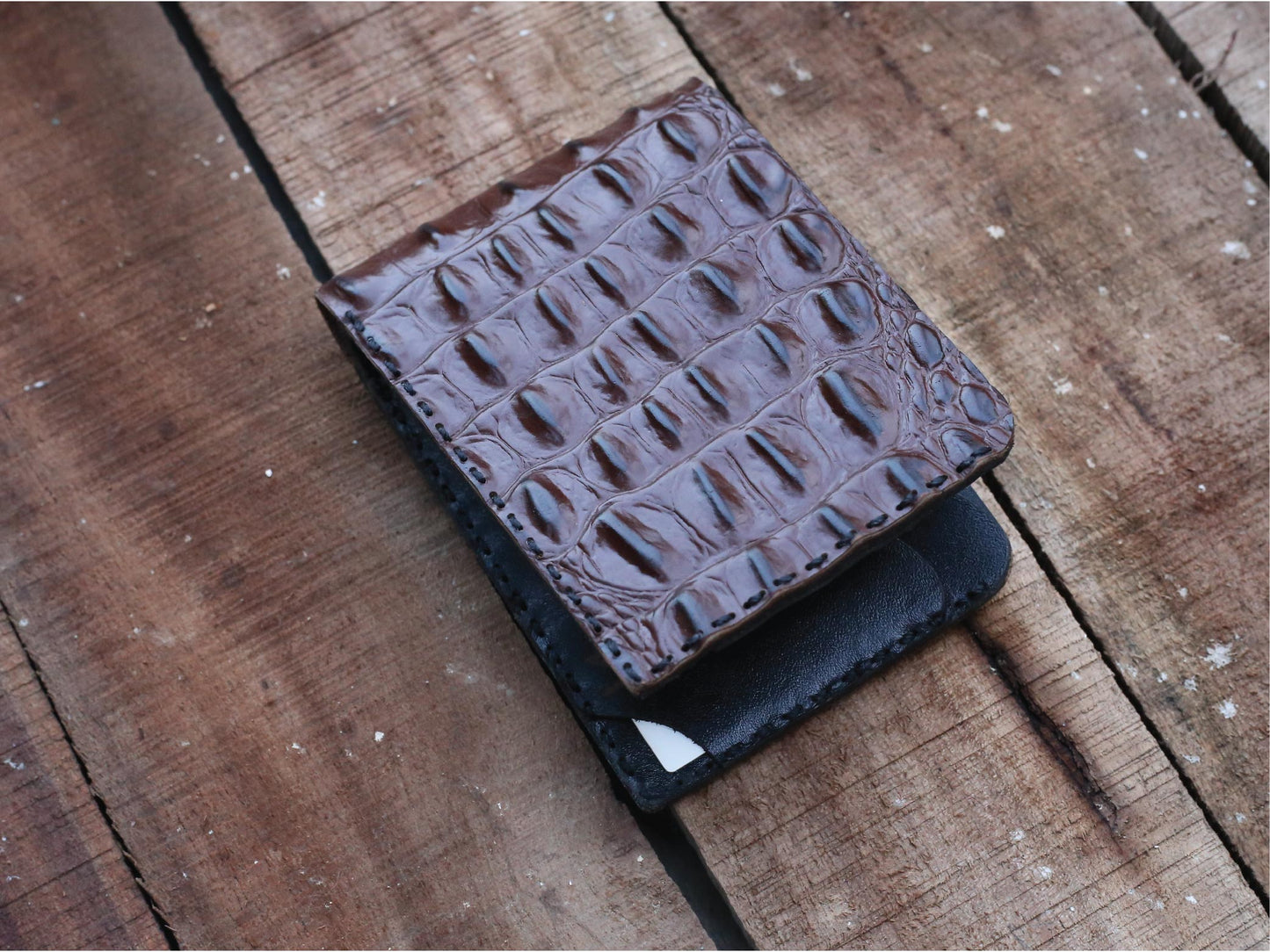 Glossy Cow Leather Bifold Premium Wallet for Men with Crocodile - Le Mesh