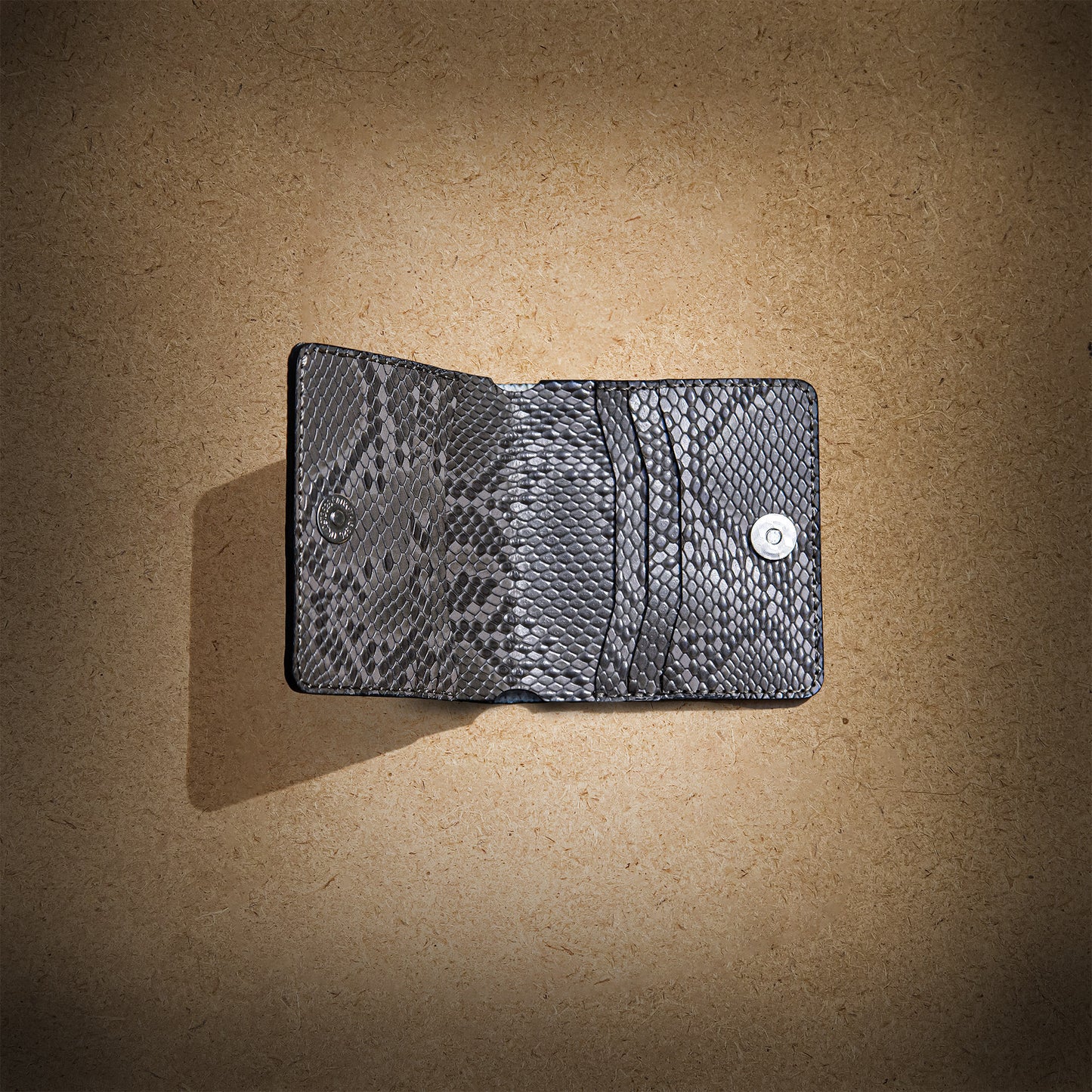 GREY Python Wallet #0117 - Le Mesh
