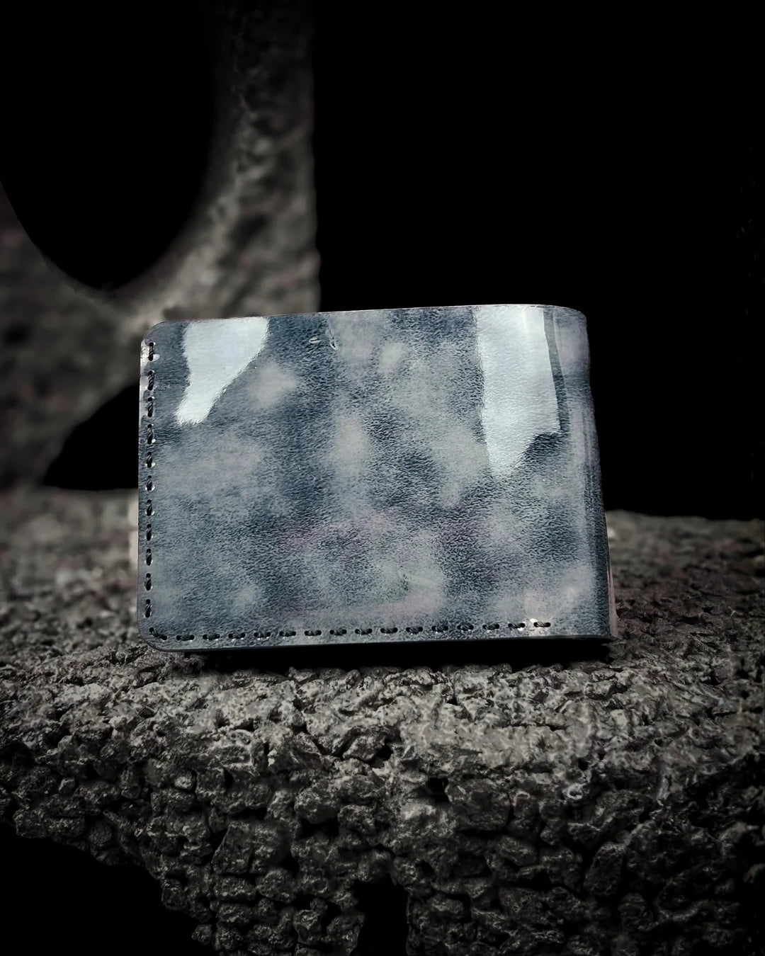 Patent Cloudy Grey Leather Wallet - Le Mesh